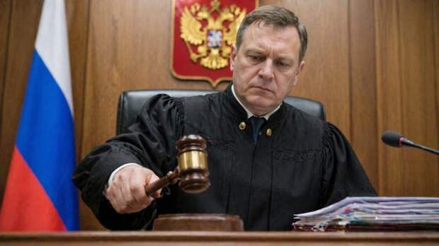 Бийчанке выплатили 20 тысяч рублей за испорченную куртку в междугороднем автобусе