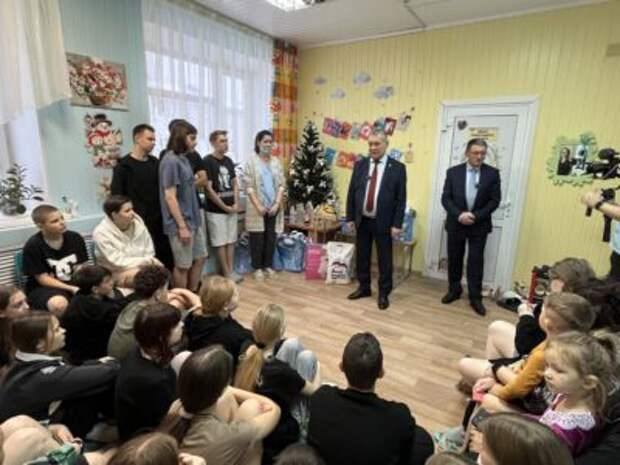 Андрей Осипов принял участие в благотворительной акции «Коробка храбрости» и передал подарки детям