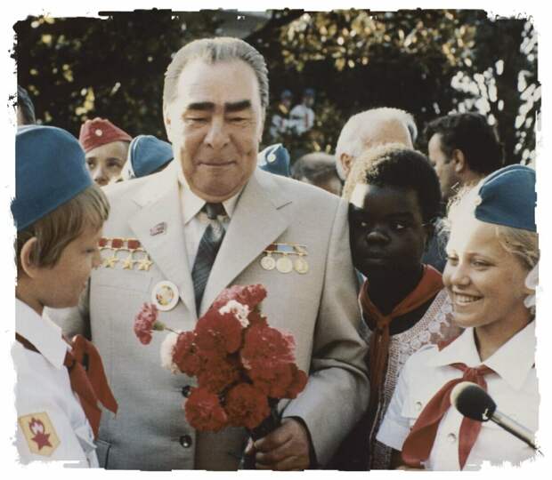 Леонид Брежнев в детском лагере « Артек ». Крым, СССР. 1979 год