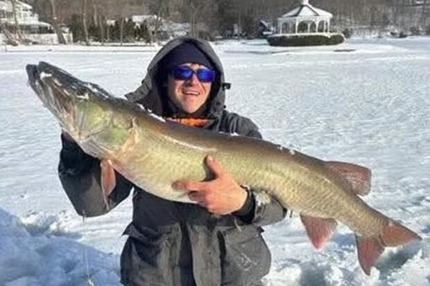 Поймавшего гигантскую щуку рыбака лишили рекорда по неожиданной причине