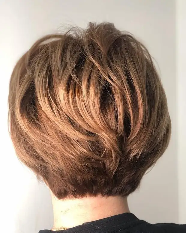 15 стильных стрижек для леди старше 40 лет на короткие волосы с объемом 2021