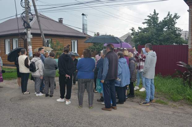 Депутат гордумы Андрей Зачупейко провёл выездной приём в частном секторе Воронежа Депутат гордумы Андрей Зачупейко провёл выездной приём в частном секторе Воронежа
