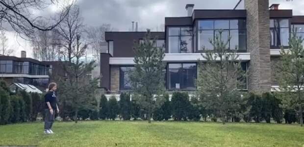 Недвижимость Юлии Барановской:  как выглядят дом телеведущей на Рублевке за миллион долларов и квартира Патриарших