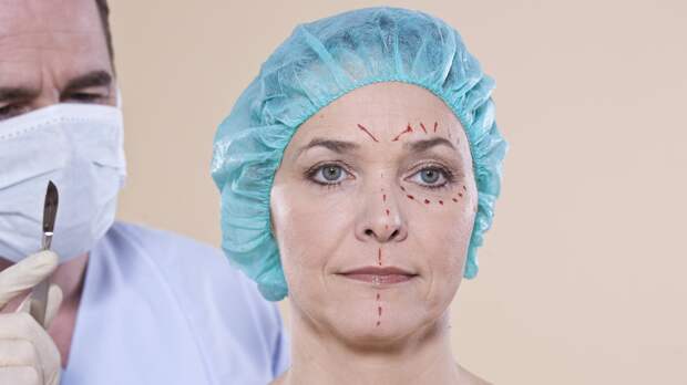 «Я не хочу выглядеть сделанной». Как изменилась эстетика пластической хирургии в России