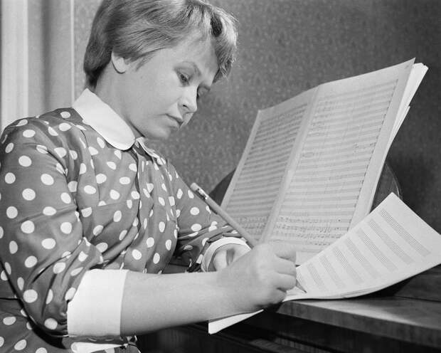 Александра Пахмутова