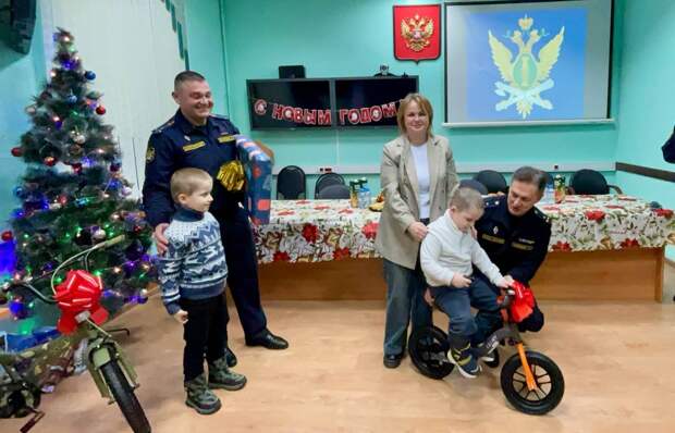 Тульские приставы исполнили новогодние желания детей в рамках акции "Ёлка желаний"