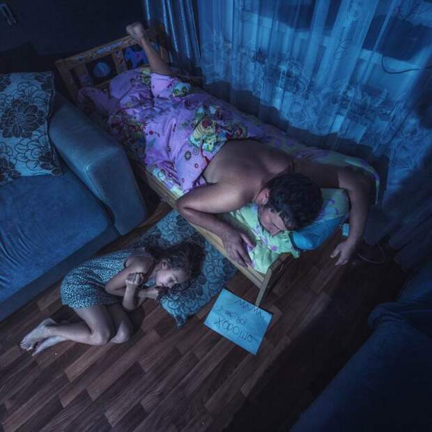 Папа и дочка отправляли самый лучший фотоотчет для мамы в командировке