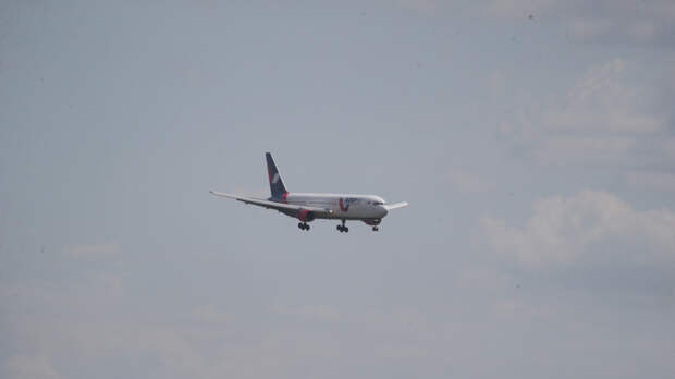 На борту подавшего сигнал бедствия самолета Аzur air находятся 238 человек