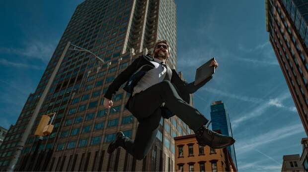 «Обманываю жену, потому что хочу казаться холостяком и бабником»: почему нарциссы изменяют