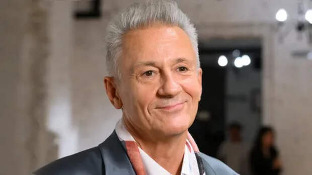 Роман на грани: как 45-летний Олег Меньшиков обрел любовь с 22-летней и прошел через кому