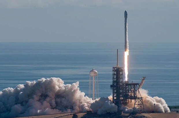WSJ: SpaceX отложила миссию к Марсу ради лунного полета