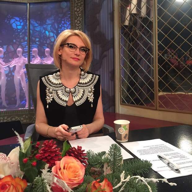 Иконы стиля -- Эвелина Хромченко наконец-то сняла очки...Получилось неожиданно, правда?