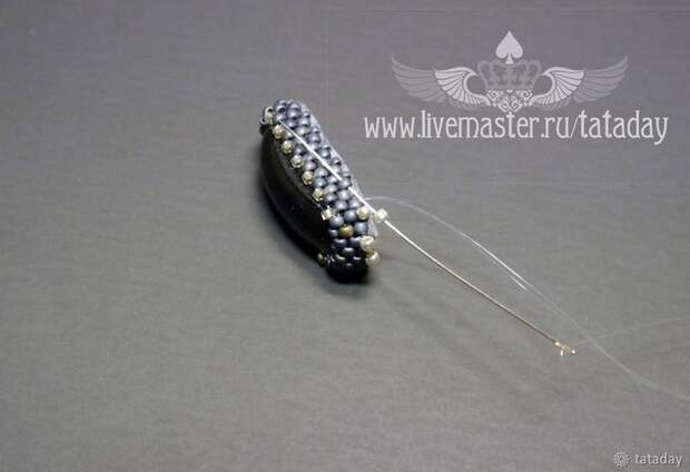 Создаем длинные серьги из кожи и бисера