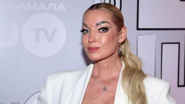 Волочкова: болею за Петросян руками, своими длинными ногами и всем сердцем