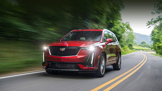 Cadillac xt6. Паркетник длиной 5050 мм выпускается на двух заводах: Spring Hill Manufacturing в штате Теннесси (отсюда машины приедут к нам) и SAIC-GM в Шанхае. В США базовая версия Premium Luxury с передним приводом стоит от $53 690 (3,3 млн рублей). Топовый XT6 Sport (на фото) — от $58 090 (3,57 млн).