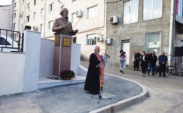 На фото: открытие памятника Айвазовскому