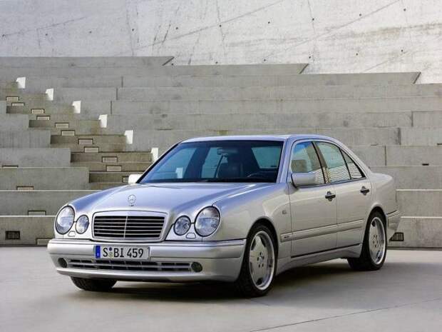 Овальные фары Mercedes-Benz W210, стали обликом целого ряда моделей.