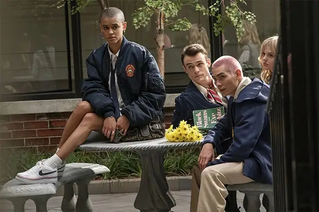 Портрет поколения или «блёклая попытка»: как зрители и критики встретили перезапуск сериала «Сплетница»