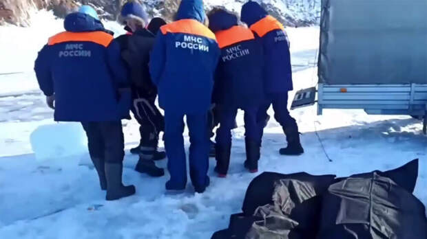 Появилось видео, как затонула «буханка» с туристами на Байкале