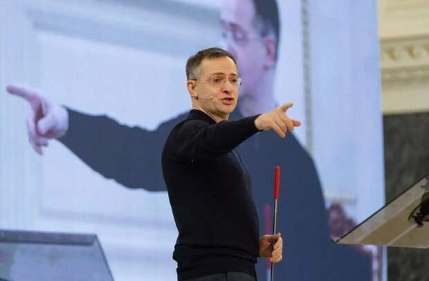 Источник объяснил, с чем связана замена Костюкова на Мединского перед Женевой