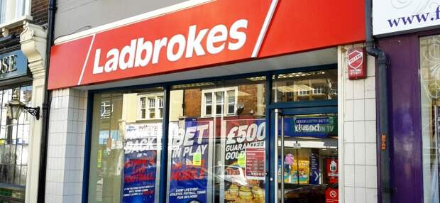 Betfred и Stan James выкупят часть отделений Ladbrokes и Coral