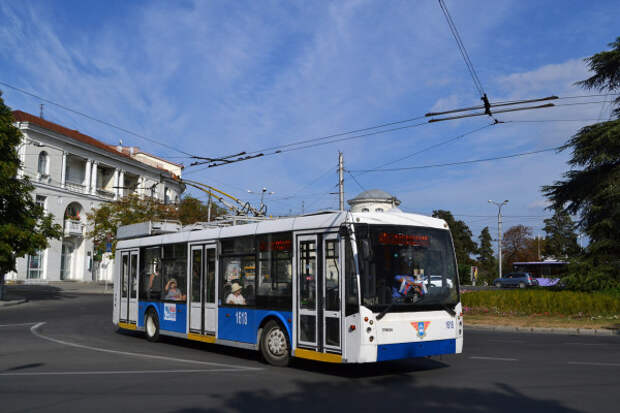 Безработных Севастополя временно трудоустроят кондукторами в троллейбусах