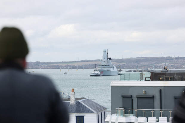 Неизвестные попытались проникнуть на базу ВМС Британии