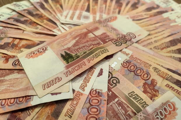 Названа российская отрасль со средней зарплатой выше 300 тысяч рублей