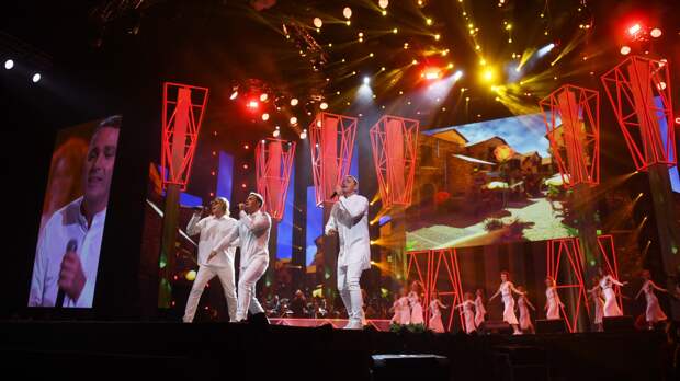 «Мужчина-модель» и VIP-гость: какие российские звезды оказались в «файлах Эпштейна»