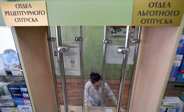 Российский вуз вынес выговор работавшей по ночам в аптеке студентке-медику