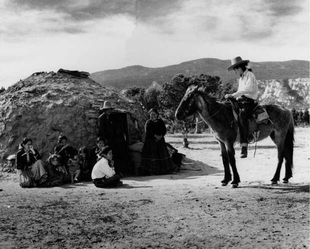 Семья племени Навахо в горах Навахо. Аризона, 1948 индейцы, история, навахо, фотография
