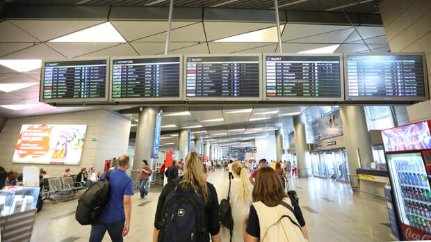 Рейсы задержаны в аэропорту Внуково из-за сильного снегопада