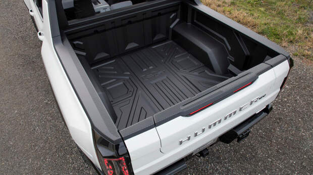 GMC Hummer EV показал себя как 1000-сильный, 350-мильный, быстро заряжающийся ЗВЕРЬ!