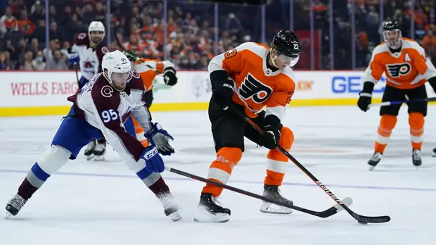Шайба Ничушкина помогла «Колорадо» одержать победу над «Филадельфией» в матче НХЛ