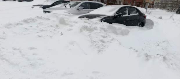 УК «Новострой» буквально закопала авто на парковке на проспекте Ленина