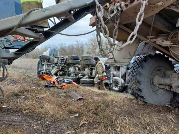 Под Самарой врезались два большегруза, один водитель погиб