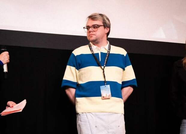 Жители Карабаша выяснили, что учитель, втайне снимавший детей для «Оскара», — представитель ЛГБТ*