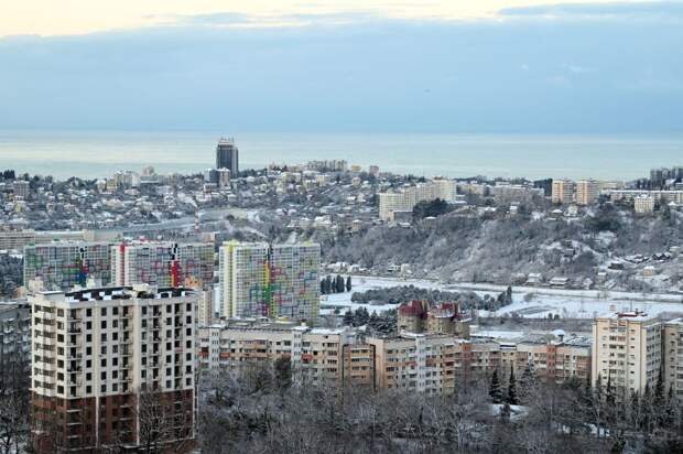 В Сочи мощный оползень заблокировал дорогу в Хостинском микрорайоне