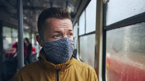 В Румынии ношение текстильной маски приравняли к её отсутствию