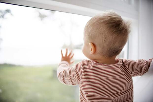Как защитить детей от несчастных случаев с открытыми окнами