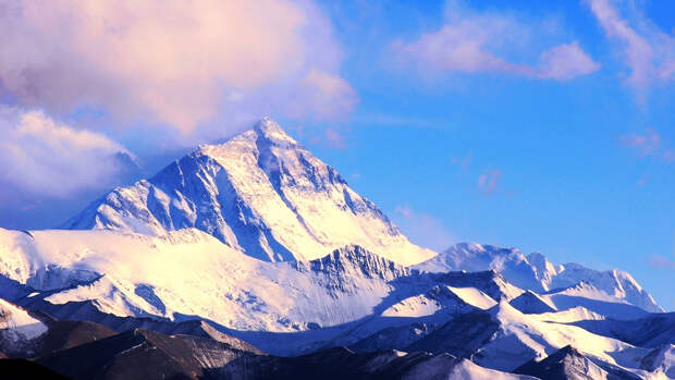 Альпинист показал, как выглядит ночевка в сильный ветер на зимнем Эвересте