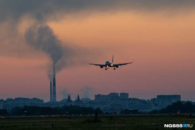 В Омске на 8 часов задержали рейс в Новосибирск. Вылета ждут 60 человек