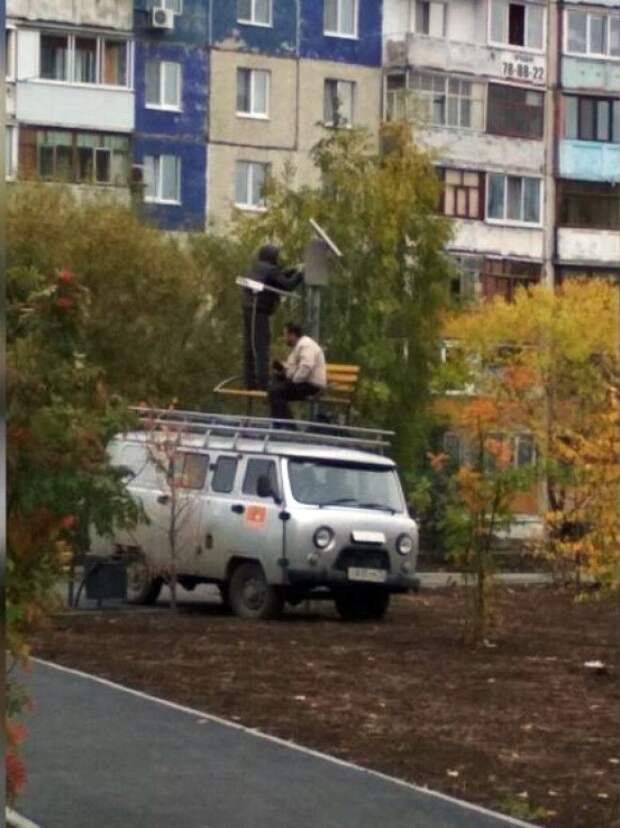 Что делают эти мужчины!? Что делают эти мужчины