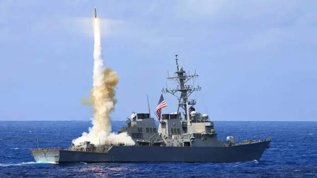 ВМС США вооружают дронами-перехватчиками эсминцы из эскорта авианосца