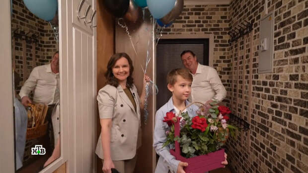 Семье алтайских врачей, переехавшей в Москву, подарили дизайнерскую спальню в родном стиле