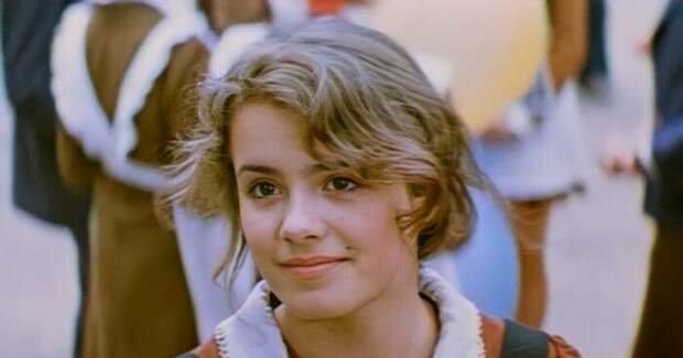 Елена Цыплакова в «Школьном вальсе». Елена Цыплакова в «Школьном вальсе».