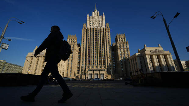 МИД: фейк о поддержке Китаем 30-дневного перемирия распространяют СМИ