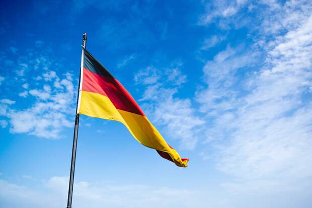Германия разрешит вывешивать флаги на полицейских машинах во время Евро-2024
