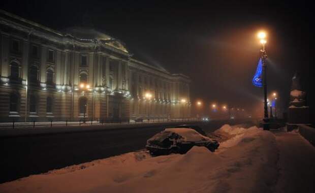 Петербург на сутки погрузился в туман