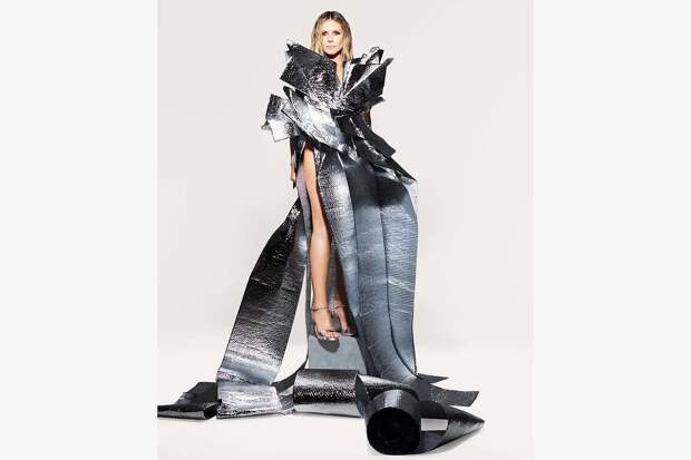 Хайди Клум снялась в нарядах из мусорных пакетов для журнала